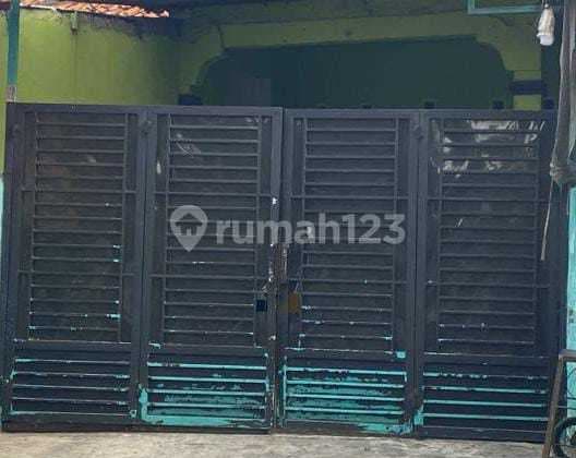 For sale: land area 171, building area 150, bonus 2 kiosks for business, 2200 electricity.