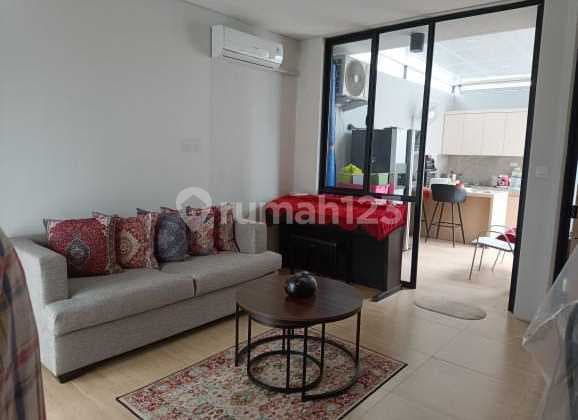 Di jual rumah 2 lantai Cluster Cendana peak Lippo Utara