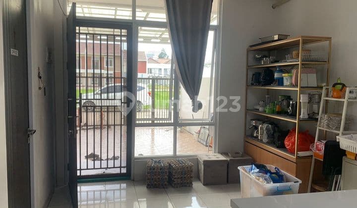 For Sale House in a Comfortable Environment 2.5 Floors