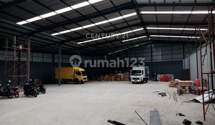 Ruang Usaha Strategis di Main Road Soekarno Hatta