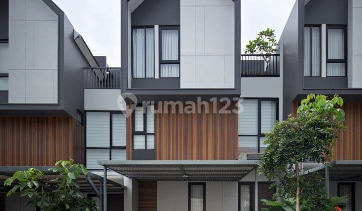 Jual Cepat Bisa Nego Rumah 3 Lantai Kota Wisata