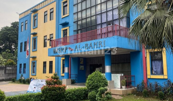 Dijual Gedung Dengan Parkiran Luas Bisa Untuk Sekolah, Rumah Sakit, Perkantoran Luas 2643 Meter Di Bekasi
