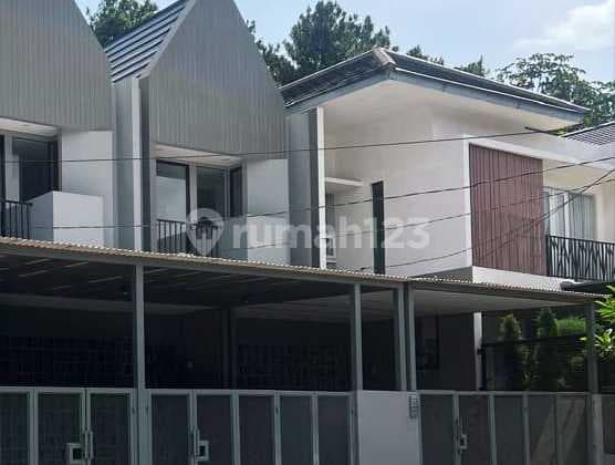 Djual Rumah Gaya Industrial Lokasi Strategis Dibsd