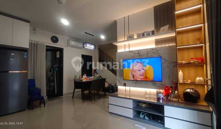 Djual Rumah Bagus 2 Lantai 3 Kamar Tidur Gading Serpong