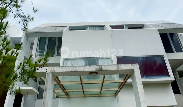 Di Jual Rumah Full Furnish 3 Lantai 4 Kamar Tidur Di Pusat Di Kota Harapan Indah