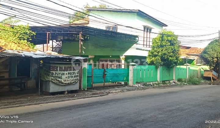 Dijual Rumah Lokasi Strategis Tanah Luas 443 Meter Pinggir Jalan Raya Utama di Bekasi Barat