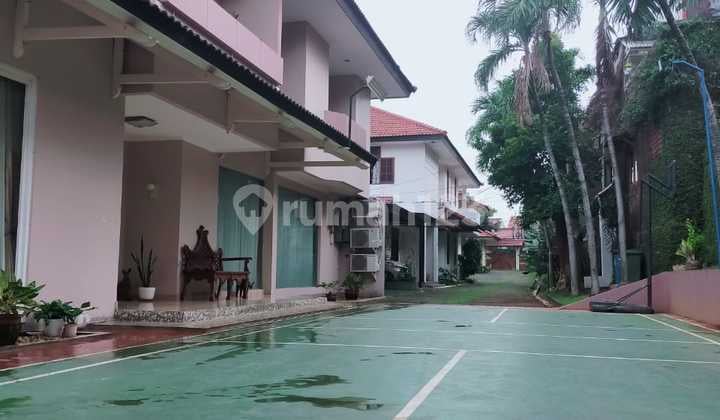 For Sale: Spacious House with Land, Complete with Pool, Strategic Location Near MRT in Kebayoran Baru, South Jakarta