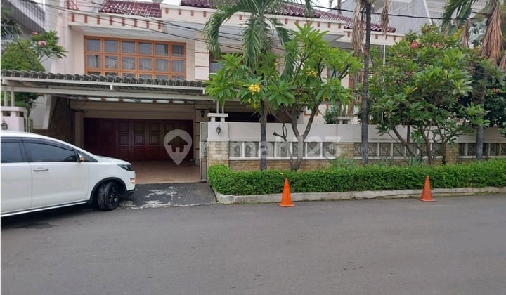 Dijual Rumah Mewah Lengkap Dengan Swimingpool Sertifikat Shm Di Pulomas