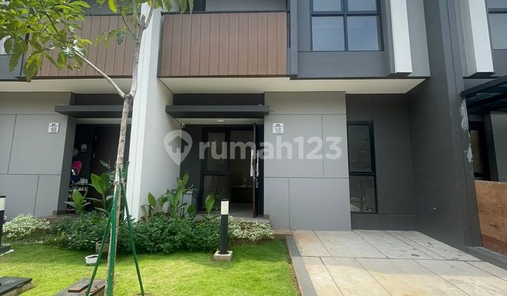 D Sewakan Rumah Bagus 2 Lantai 4 Kamar Tidur di Summarecon Crown Gading