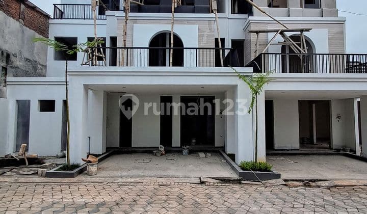 Rumah Mewah 3 Lantai Siap Huni Di Telaga Bodas Gajah Mungkur