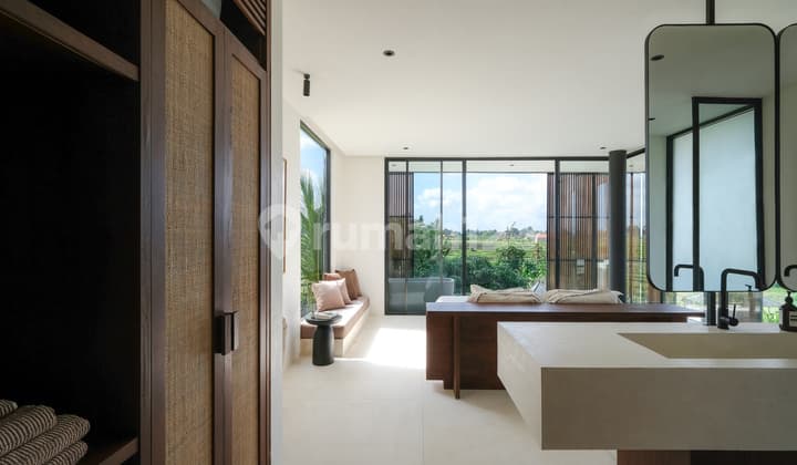 Villa SHM Mewah dengan Pemandangan Sawah Abadi