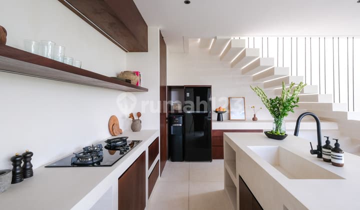 Villa SHM Mewah dengan Pemandangan Sawah Abadi