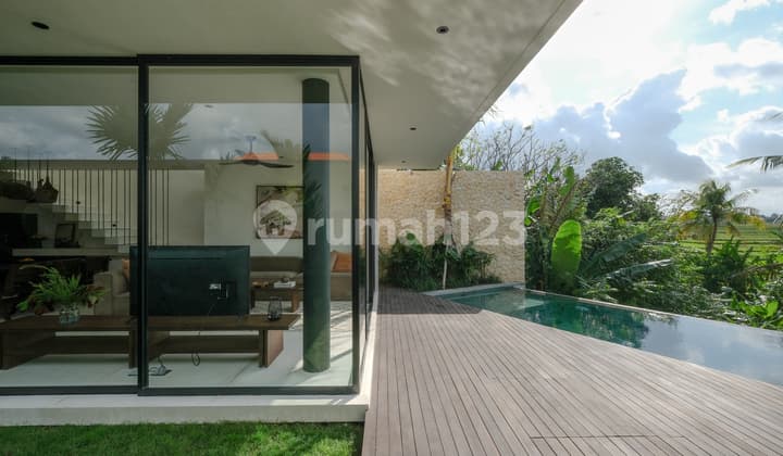 Villa SHM Mewah dengan Pemandangan Sawah Abadi