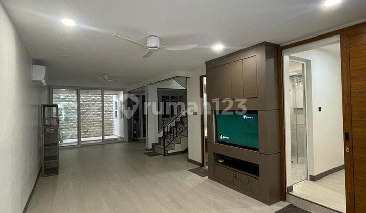 Rumah Siap Huni Full Renovasi Di Muara Karang Blok 7, Harga Turun