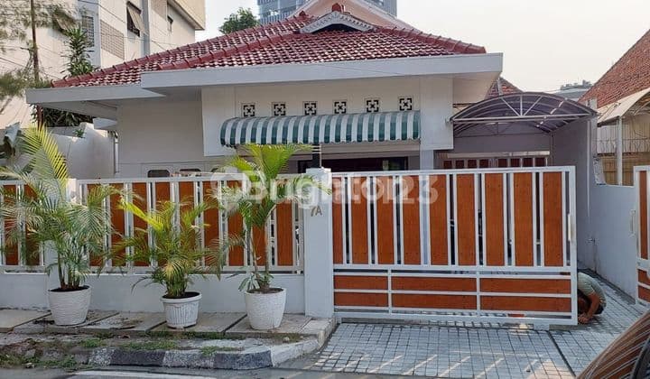 RUMAH CIKINI MENTENG