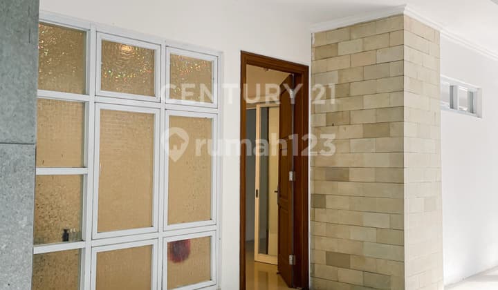 Spacious and Elegant Residence for Rent in Menteng