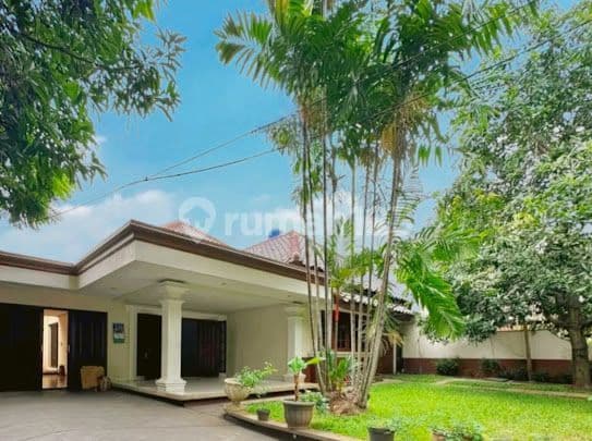 Rumah Tua Unfurnished Menteng, Jakarta Pusat