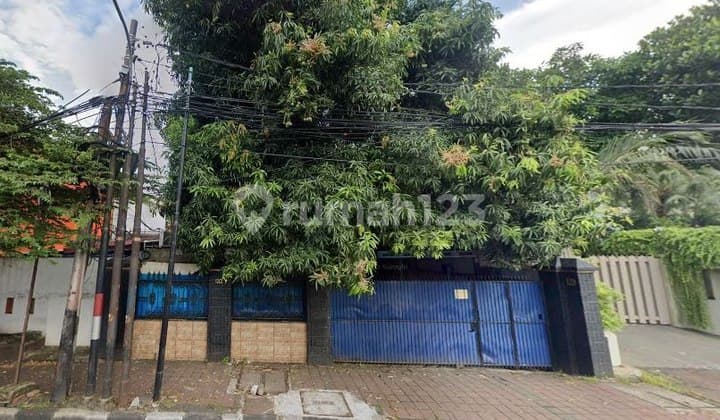 House by Menteng Road Suitable for Commercial Use