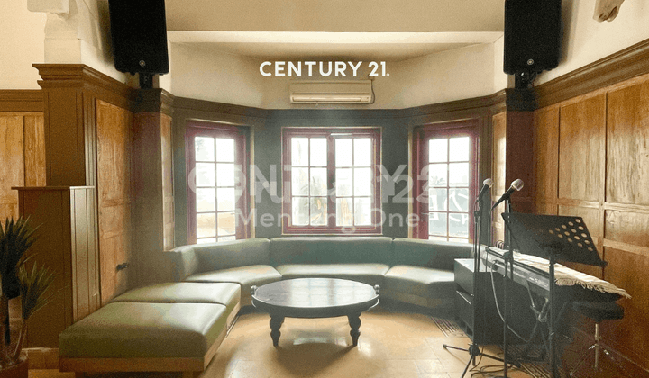 Large House Suitable for Restaurant and Office in Central Jakarta
