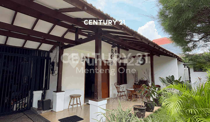 Rumah Asri dan Semi Furnished di Menteng
