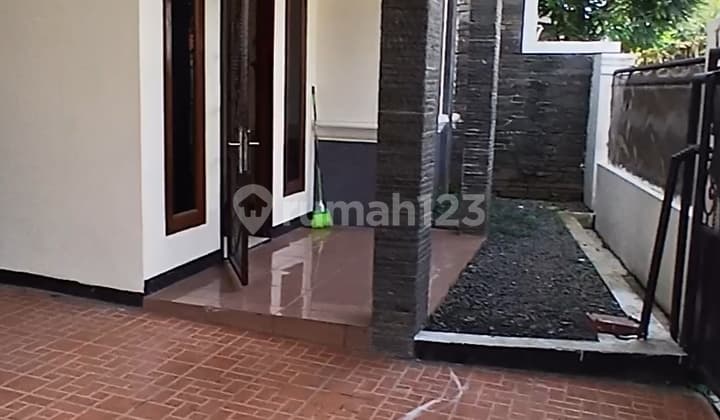 Rumah 2 Lantai Siap Huni Cocok Tempat Tinggal Kantor Dll Bagus di Batununggal