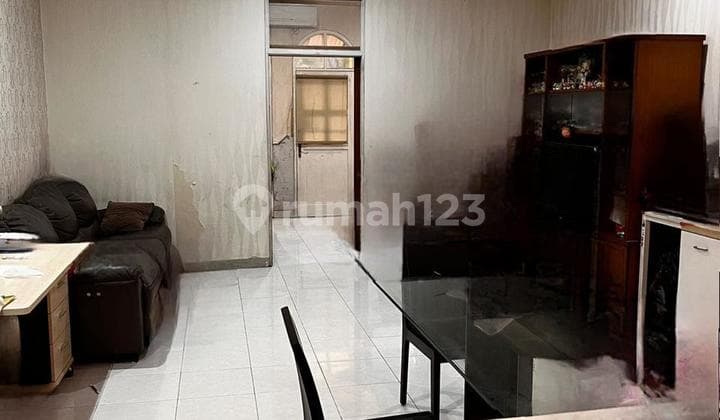 Dijual Ruko Siap Usaha 3,5 Lantai di Depan Sekolah di Daerah Singgasana Pradana Bandung Semi Furniished