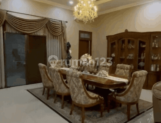 Rumah Mewah dan Full Furnished di Gayung Surabaya