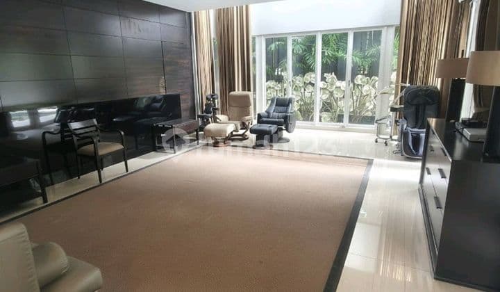 Home With Pool At West Surabaya Close To Pakuwonmall Ciputraworld