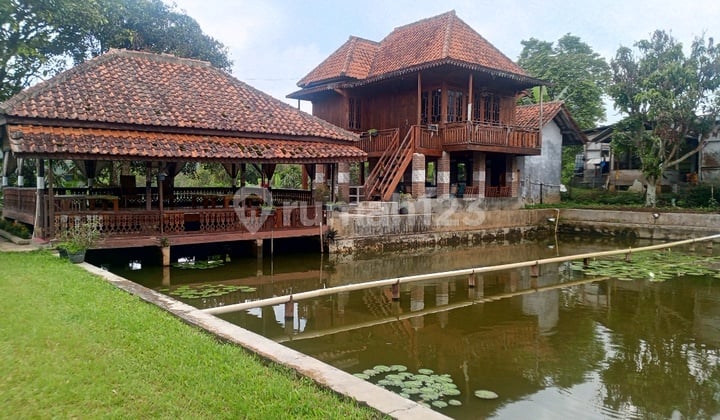 Villa Rumah Rumah Kayu dan Pemancingan Dijalan Raya Rancakalong Sumedanh
