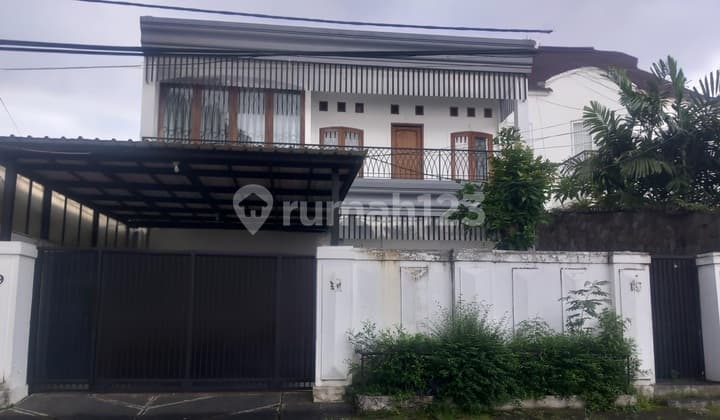Disewakan Rumah 2 Lantai Siap Huni di Menteng Jakarta Pusat
