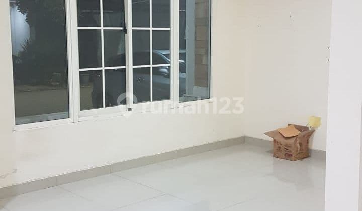 Rumah di Green Lake City, West Europe, Uk.6x15m, Utara