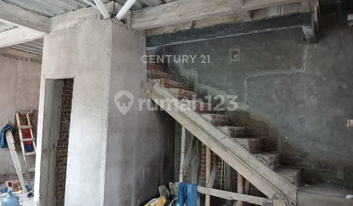 2-Story House in Upper Cimahi with Swimming Pool, Ideal for a Villa