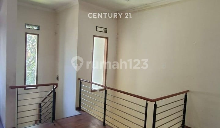 Rumah 2 Lantai Terawat Buah Batu Dekat Tol Cocok Utk Kantor