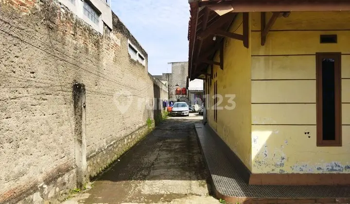 For Sale: House with 8-Room Rentals in Cipamokolan