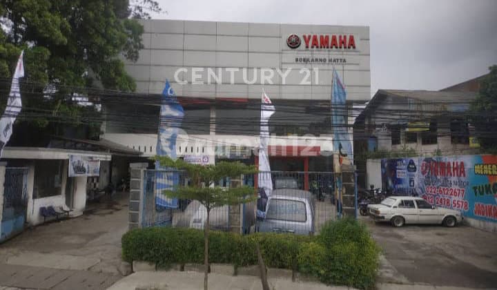 Active Showroom Building on Soekarno Hatta Street, Bandung