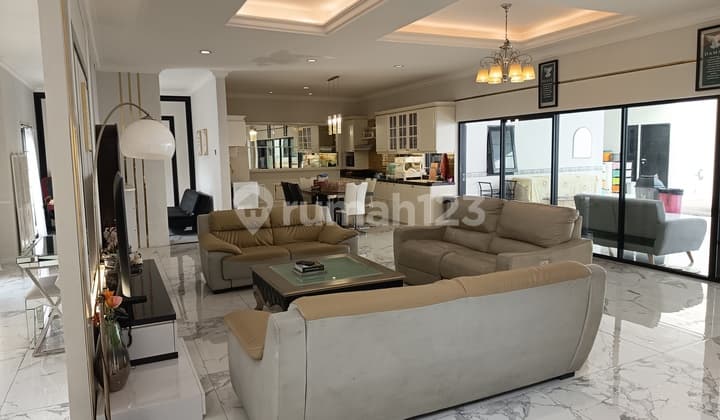 Luxury Modern House American Style Gegerkalong Setiabudi