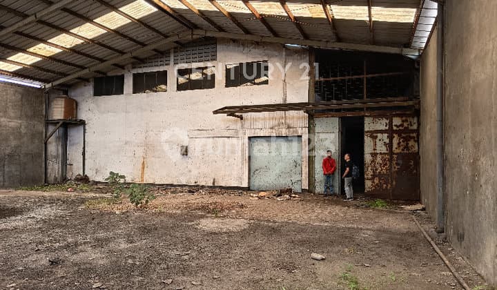 Gedung Ex Kantor di Mainroad Moh Toha Bandung