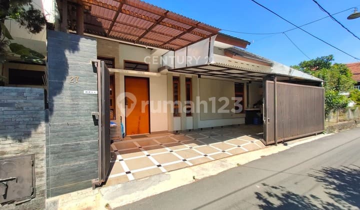 Rumah Asri Terawat di Tengah Kota Jl Laksana