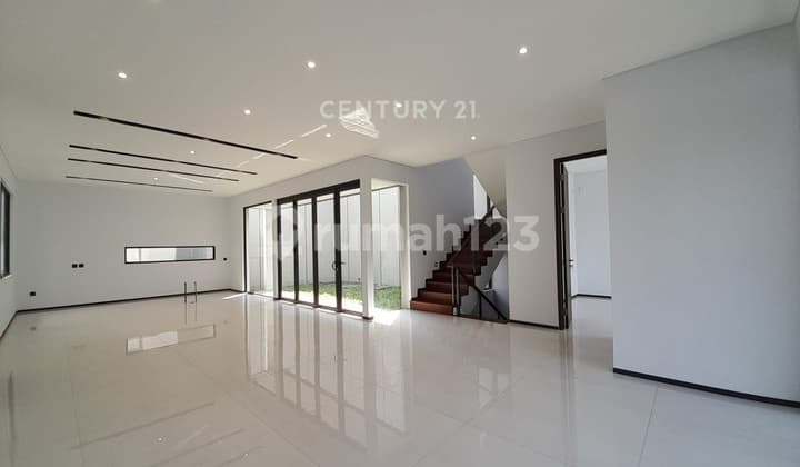 Rumah Baru Asri Di Komplek Setraduta Bandung