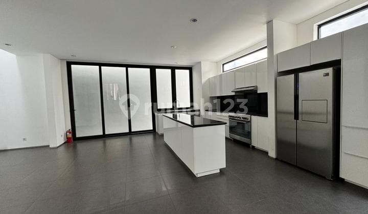 Disewakan Rumah Cluster Mewah Kemang Siap Huni Lb 879M2 +Swimming Pool @600 Jt/Thn