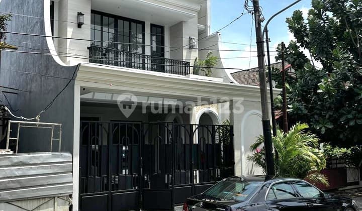 Dijual Rumah Mewah Brand New American Classic With Private Pool - Billymoon