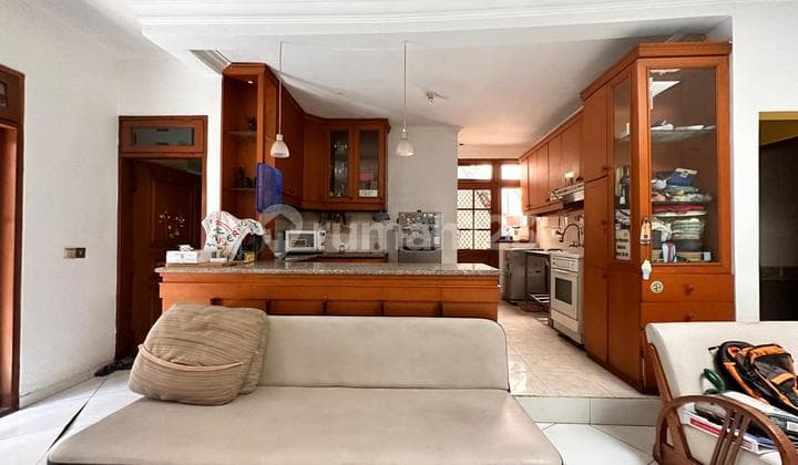 Habitable House 303m2 Land in Cempaka Putih Barat @5.3 Billion