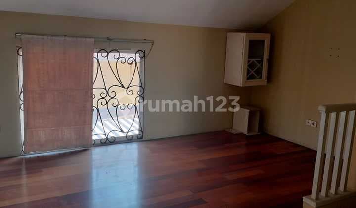 Town House Taman Paris 2Lt Siap Huni Dekat UPH di Lippo Karawaci.