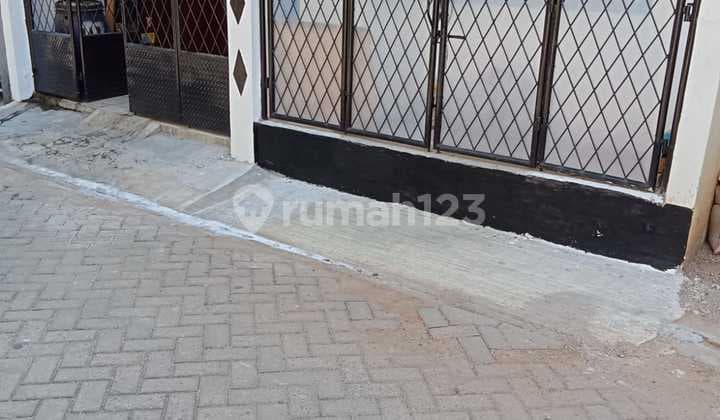 Rumah Siap Huni Strategis Dekat Jalan Raya Perumahan Cimone Permai