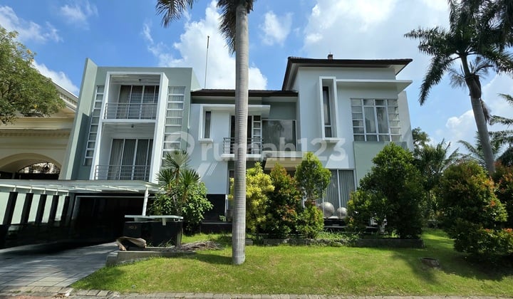 Disewakan Rumah Mewah 3 Lantai Split Furnished Berkualitas Di Pakuwon Indah Rumah