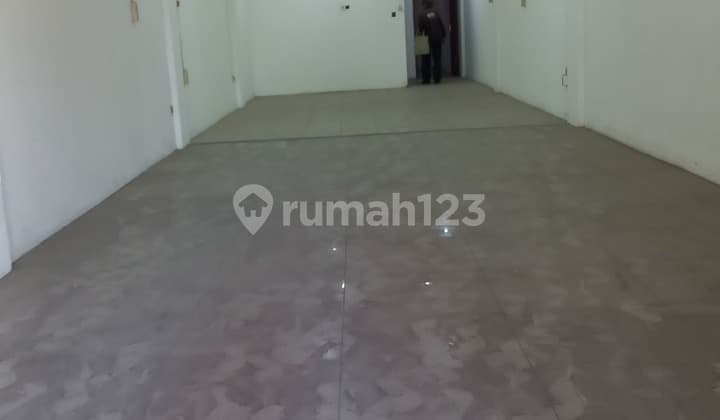 Ruko Siap Pakai di Wiyung Gogor Parkir Luas Cocok untuk Kantor