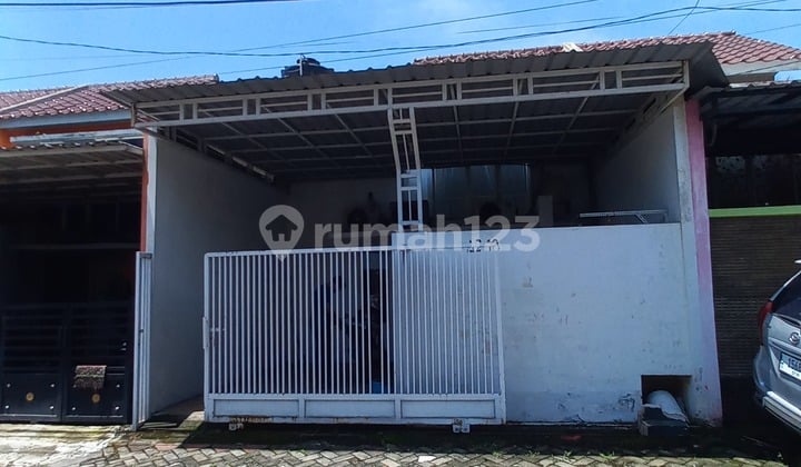 Rumah Tinggal di Kawasan Tenang dan Aman di Greenlake Wonorejo