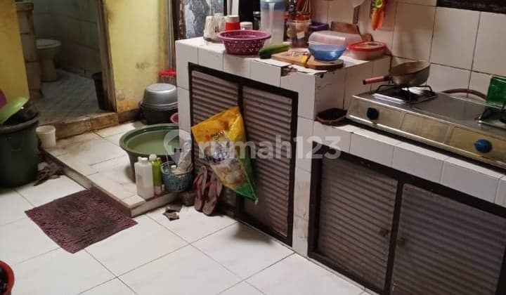 Rumah dan Stand Usaha di Manukan Lokasi Strategis