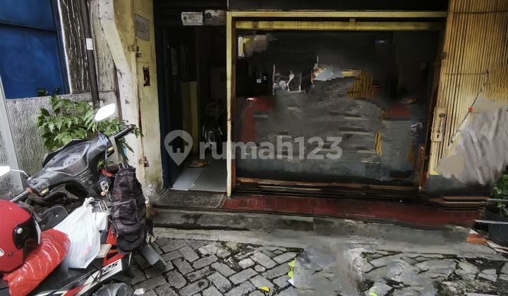 Dijual Murah Rumah Tua Pinggir Jalan di Kramat Jakarta Pusat