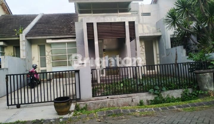 House in Riverside Malang